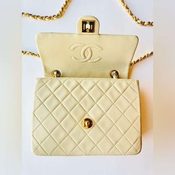 Vintage CHANEL Beige Mini Bag 90s Gold Hardware Lambskin Final price drop ๐ - Picture 6 of 15
